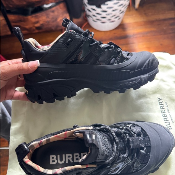 Burberry Black Lace-Up Sneakers - Excellent Condition - Picture 1 of 5